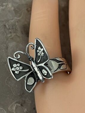 James Avery Mariposa Butterfly Ring RETAILS FOR $179 LIKE LISTING & GET 25% OFF